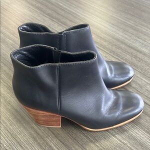 Rachel Comey Black Leather Ankle Boots. Size 6
